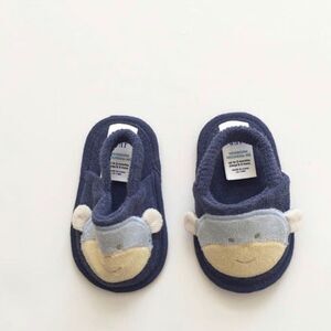 BABygap terry cloth slippers EUC 0-3 months (1)